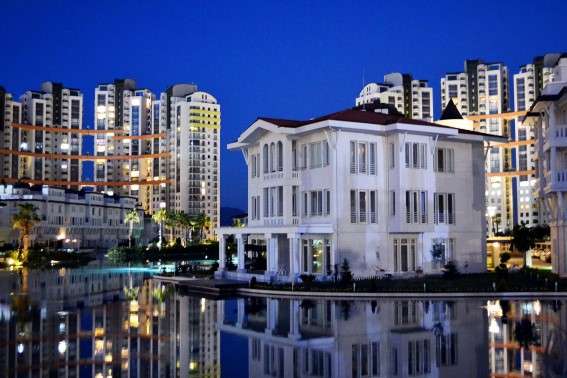 Traditionelle Stlye Waterfront Bursa Villa