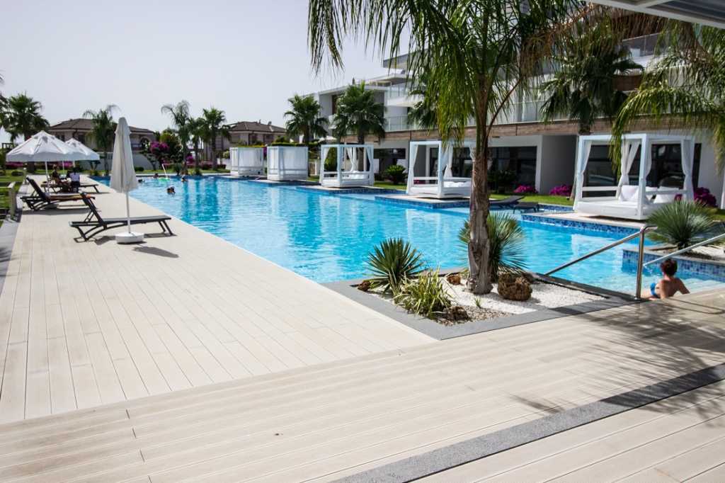 3-Bed Garden Apartments - Side - Large communal pool