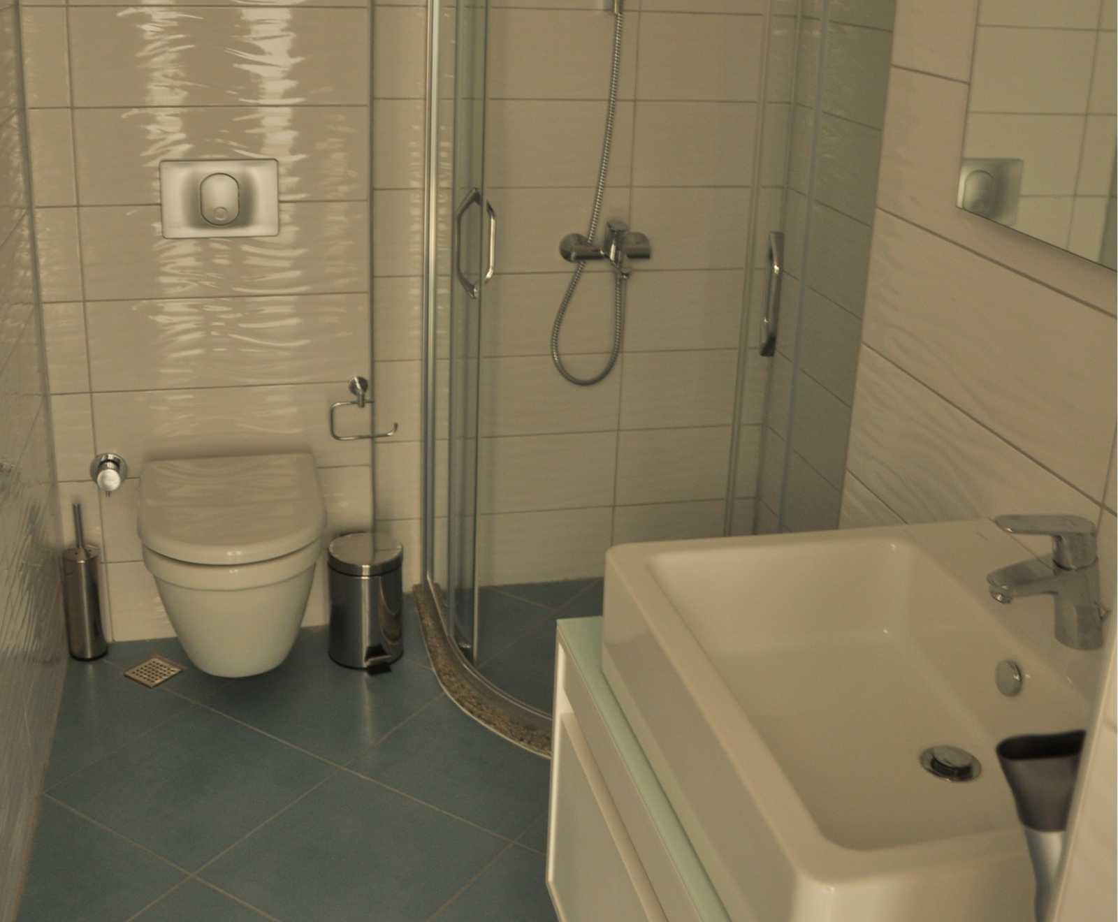Side Investment Apartments - Modern shower rooms