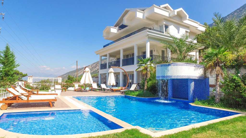 Abgeschiedene Luxus-Villa mit Meerblick Ovacik