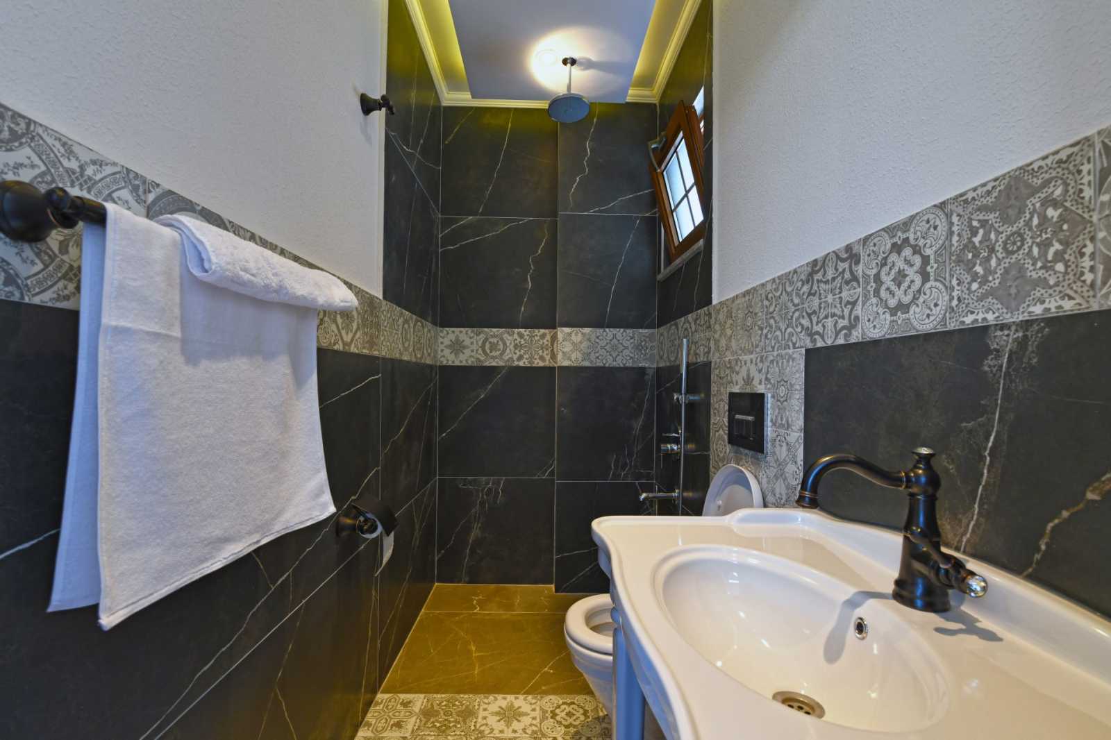 Tranquil Spa Villa In Kalkan - 2 en-suite shower room