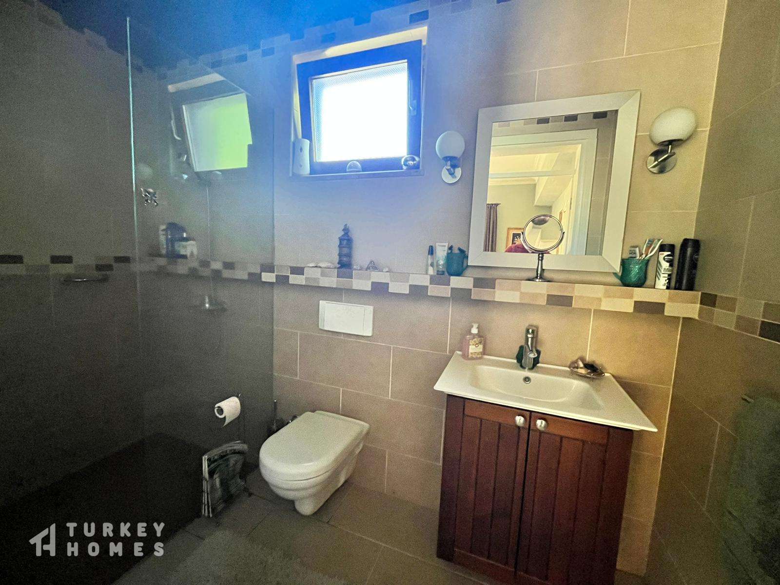Luxury 3-Bed Dalyan Bungalow - En-suite shower room