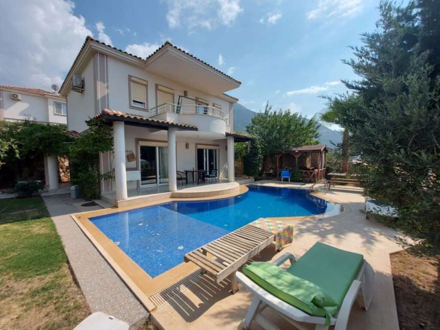 Private Villa mit 4 Schlafzimmern zum Verkauf in Ovacik
