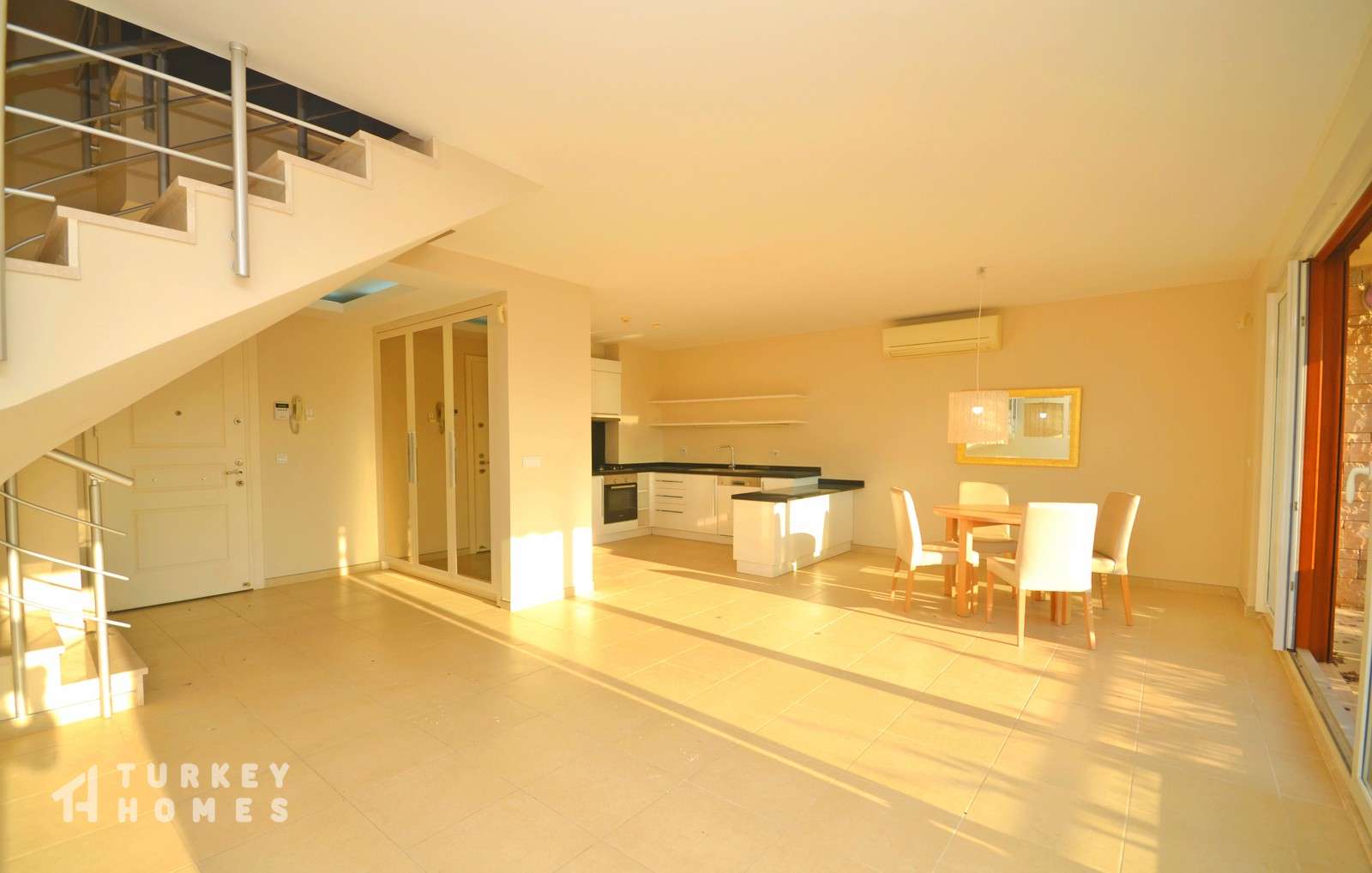 Sea View Alanya Penthouse- Lounge and Dining Area
