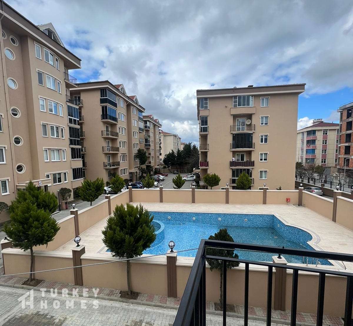Turnkey Airport Apartments- Communal Pool